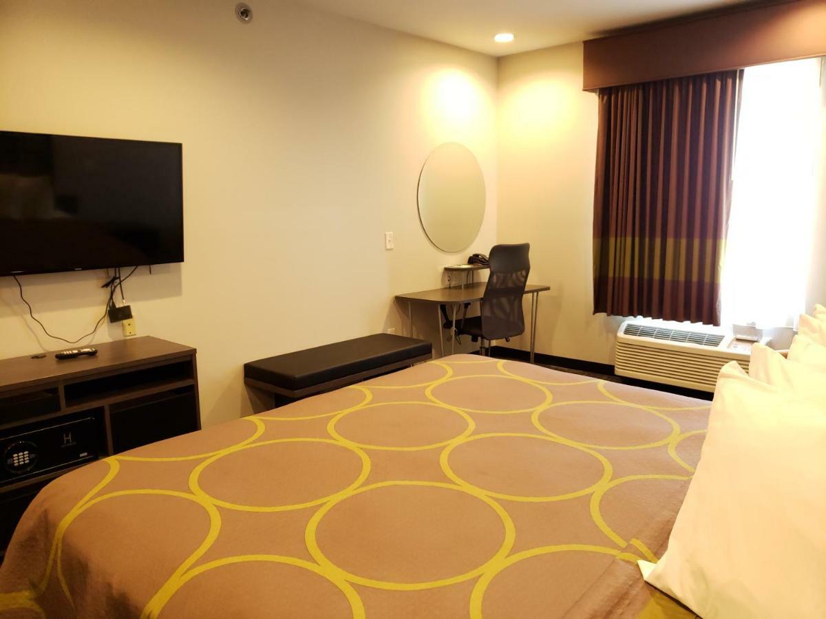 Hotel Super 8 By Wyndham St. Louis North Esterno foto